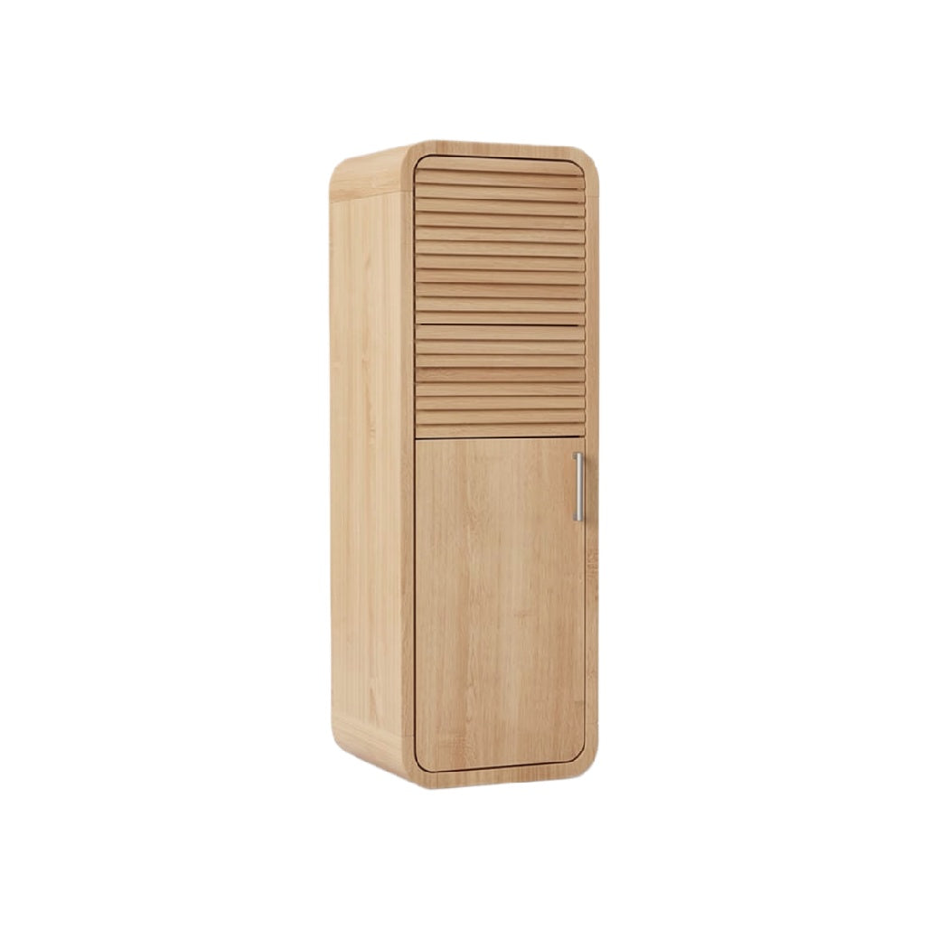 Titel: "Moderne Houten Kast met Louverdeuren"