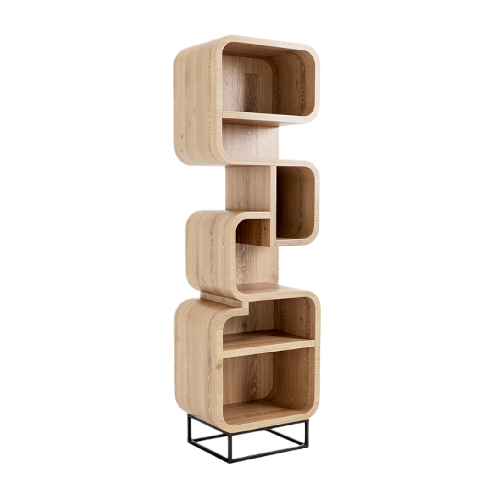 Moderne houten boekenkast met unieke vormgeving